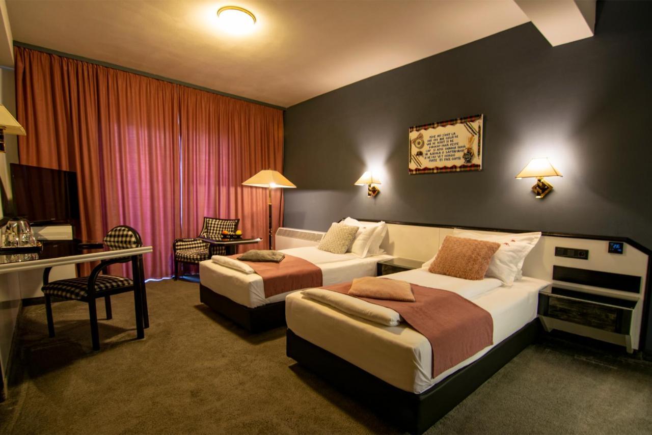 Hotel La Conacul Vesel Săpînţa Exterior foto