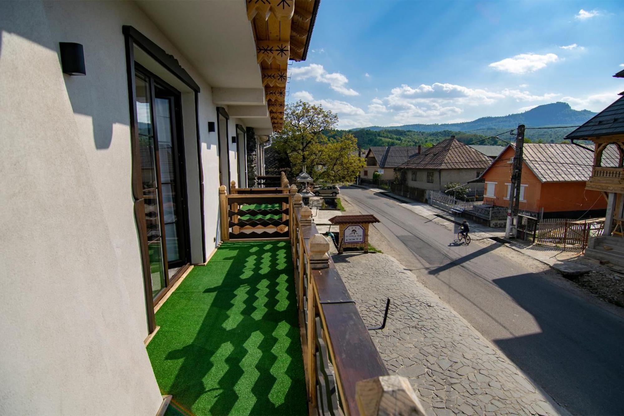 Hotel La Conacul Vesel Săpînţa Exterior foto